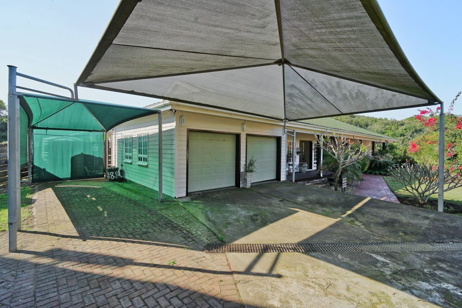 4 Bedroom Property for Sale in Cove Rock Eastern Cape